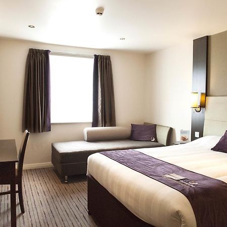 Premier Inn Basingstoke West Kültér fotó