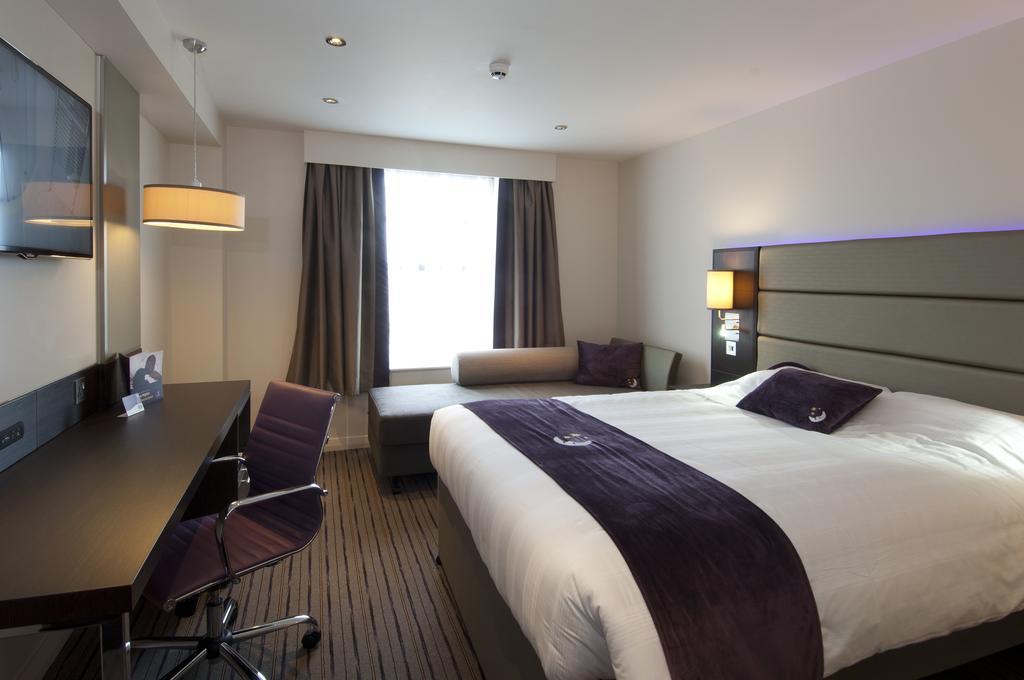 Premier Inn Basingstoke West Kültér fotó