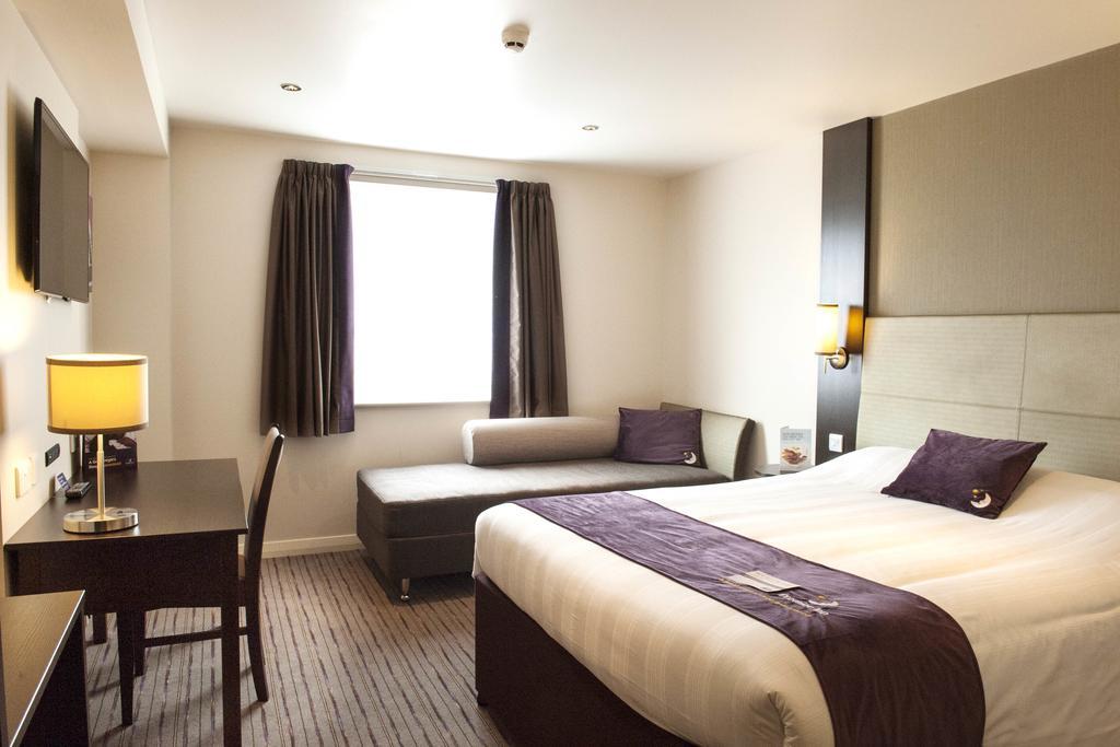 Premier Inn Basingstoke West Kültér fotó