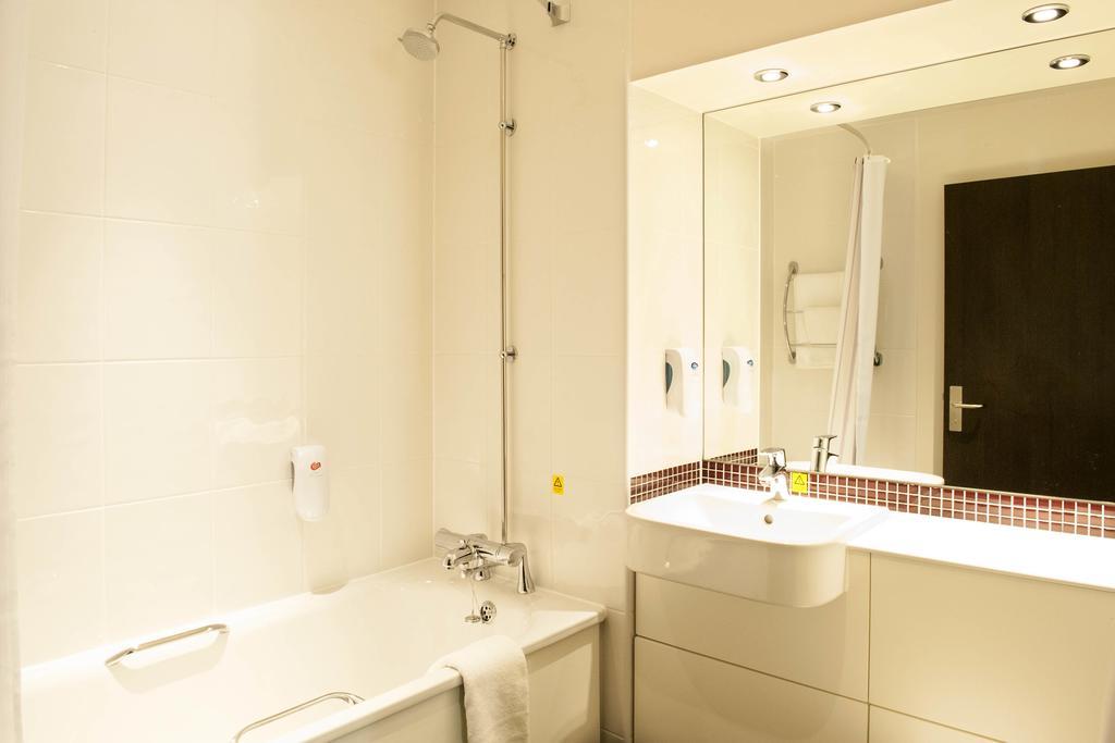 Premier Inn Basingstoke West Kültér fotó