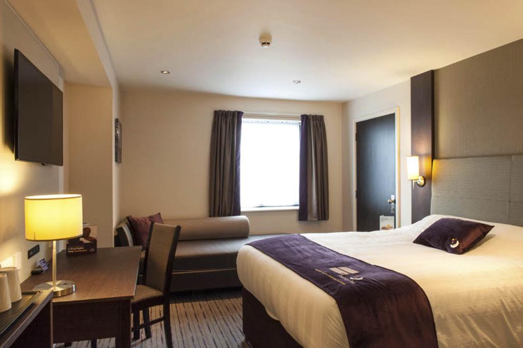 Premier Inn Basingstoke West Kültér fotó