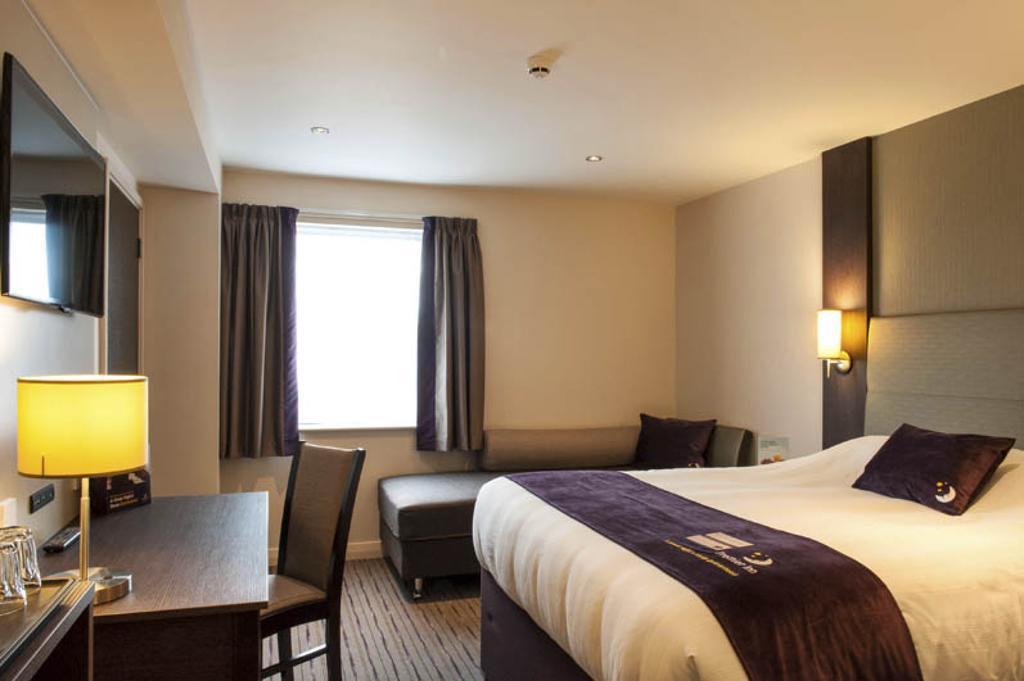 Premier Inn Basingstoke West Kültér fotó